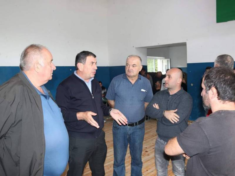 ცაგერის მუნიციპალიტეტის მერის მოადგილე რევაზ ახვლედიანი სოფელ ლაჯანაში, სპორტულ...